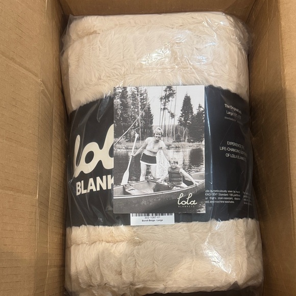 Lola Blankets Plush Throw/Blanket/Bondi Beige/Size L/NEW! NIB! SEALED! Serene!!! - Picture 11 of 16
